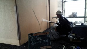 太宰府市　ベアバレー太宰府　マンション　塗装工事　外壁　高圧洗浄　施工中