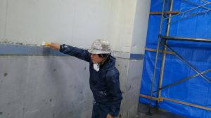 福岡市　長浜　福岡中央市場　倉庫　改修工事　内部壁塗装　ケレン作業
