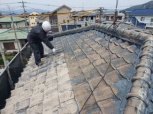 福岡　塗装工事　太宰府　瓦屋根塗装　下塗り　施工中