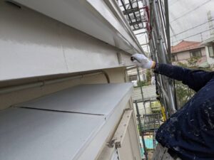 佐賀県　基山町　破風塗装工事　上塗り２回目の作業