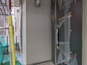 福岡県　筑紫野市　外壁サイディングボード塗装工事　上塗り１回目　完了