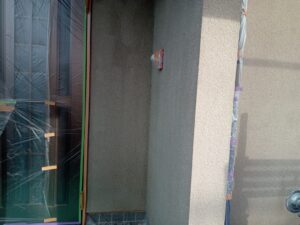 朝倉市　モルタル　外壁塗装　下塗り１回目　完了