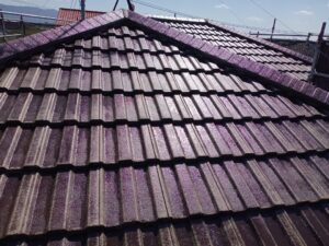 朝倉市　乾式コンクリート瓦　屋根塗装　下塗り作業２回目　完了