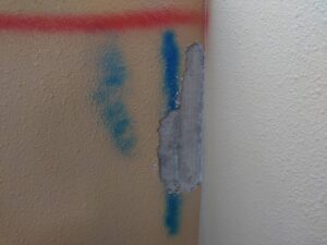 福岡市外壁塗装工事　下地処理　塗膜浮き部補修作業　斫り完了