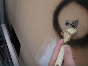 福岡市外壁塗装工事　下地処理　鉄筋爆裂補修作業　防錆剤塗布作業
