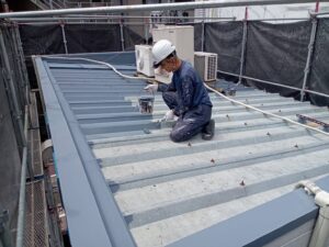 福岡県福岡市　屋根塗装工事　錆止め下塗り