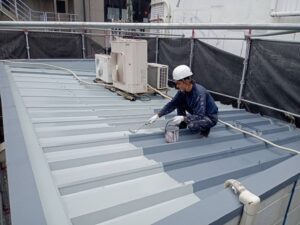 福岡県福岡市　屋根塗装工事　中塗り